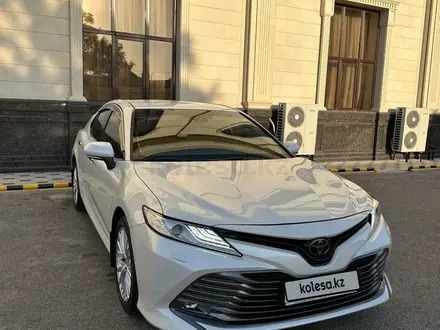 Toyota Camry 2018 года за 14 800 000 тг. в Шымкент