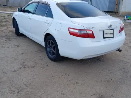 Toyota Camry 2006 года за 3 600 000 тг. в Атырау – фото 3