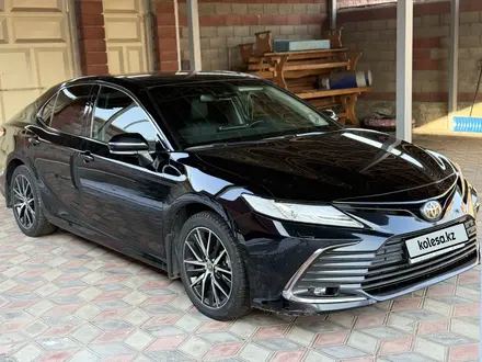 Toyota Camry 2021 года за 18 000 000 тг. в Алматы – фото 4