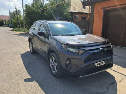 Toyota RAV4 2019 года за 11 300 000 тг. в Атырау – фото 3