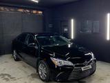 Toyota Camry 2015 года за 7 500 000 тг. в Жанаозен – фото 2