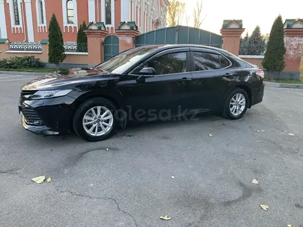 Toyota Camry 2019 года за 13 100 000 тг. в Алматы – фото 2