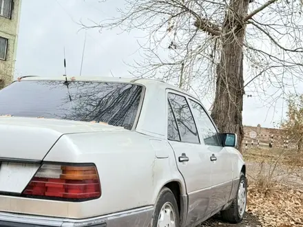 Mercedes-Benz E 300 1992 года за 1 100 000 тг. в Павлодар – фото 3