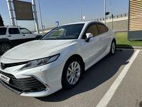 Toyota Camry 2023 года за 17 500 000 тг. в Алматы