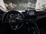Toyota Camry 2021 года за 19 000 000 тг. в Актау – фото 2