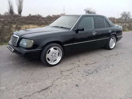 Mercedes-Benz E 260 1990 года за 1 500 000 тг. в Жетысай – фото 2