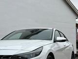 Hyundai Elantra 2023 года за 11 600 000 тг. в Атырау – фото 3