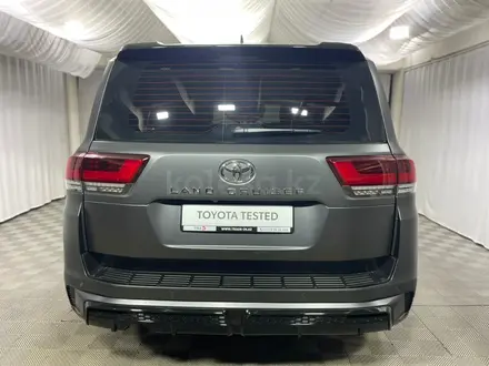 Toyota Land Cruiser Prestige 2022 года за 42 700 000 тг. в Алматы – фото 4