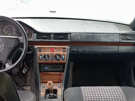 Mercedes-Benz E 260 1992 года за 600 011 тг. в Актау – фото 5