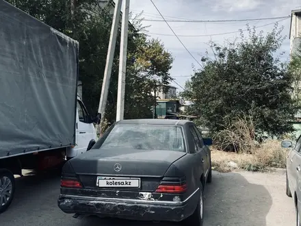 Mercedes-Benz E 260 1991 года за 800 000 тг. в Алматы – фото 2