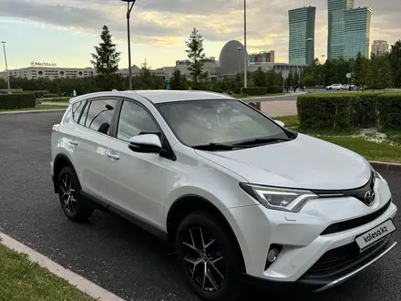 Toyota RAV4 2018 года за 11 000 000 тг. в Астана – фото 2