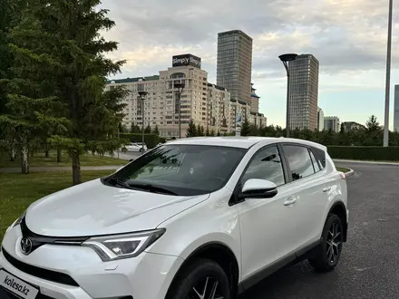 Toyota RAV4 2018 года за 11 000 000 тг. в Астана – фото 4