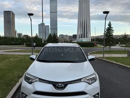 Toyota RAV4 2018 года за 11 000 000 тг. в Астана