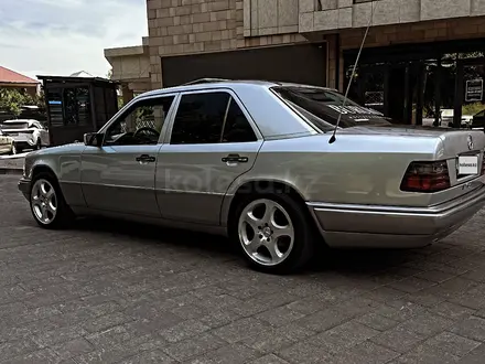 Mercedes-Benz E 280 1995 года за 3 700 000 тг. в Шымкент – фото 3