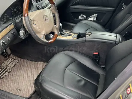 Mercedes-Benz E 240 2004 года за 4 300 000 тг. в Актау – фото 8