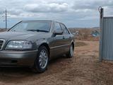 Mercedes-Benz C 180 1994 года за 2 150 000 тг. в Актобе – фото 2