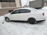 Volkswagen Passat 2005 года за 3 000 000 тг. в Астана