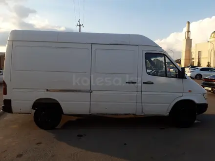 Mercedes-Benz Sprinter 1997 года за 3 500 000 тг. в Караганда – фото 2