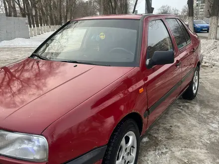 Volkswagen Vento 1993 года за 1 500 000 тг. в Уральск – фото 2