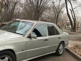 Mercedes-Benz E 200 1994 года за 1 050 000 тг. в Алматы – фото 4