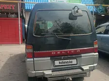 Mitsubishi Delica, 1992