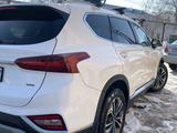 Hyundai Santa Fe 2019 года за 11 999 999 тг. в Уральск – фото 4
