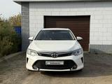 Toyota Camry 2015 года за 10 000 000 тг. в Актобе – фото 2