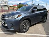 Toyota Highlander 2018 года за 15 800 000 тг. в Актау