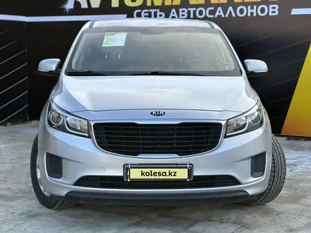 Kia Carnival 2015 года за 13 500 000 тг. в Атырау – фото 3