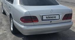 Mercedes-Benz E 320 1998 года за 3 500 000 тг. в Шымкент – фото 2