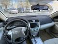 Toyota Camry 2006 года за 5 200 000 тг. в Актобе – фото 2