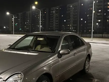 Mercedes-Benz E 240 2003 года за 4 850 000 тг. в Караганда – фото 2