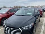 Hyundai Elantra 2018 года за 3 600 000 тг. в Атырау – фото 2