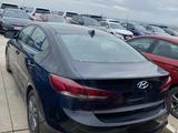 Hyundai Elantra 2018 года за 3 600 000 тг. в Атырау – фото 4