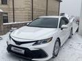 Toyota Camry 2022 года за 13 000 000 тг. в Алматы – фото 3