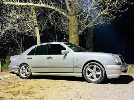 Mercedes-Benz E 320 1995 года за 3 500 000 тг. в Атырау – фото 15