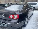 Volkswagen Passat 2006 годаfor2 800 000 тг. в Актобе – фото 5