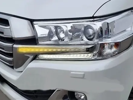 LED накладки на фару хром (поворотники) на Land Cruiser 200 2015- под Lexus за 55 000 тг. в Астана