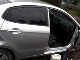 Дверь Киа Рио задняя правая серебро б/у оригинал в отличном состоянии за 20 000 тг. в Костанай
