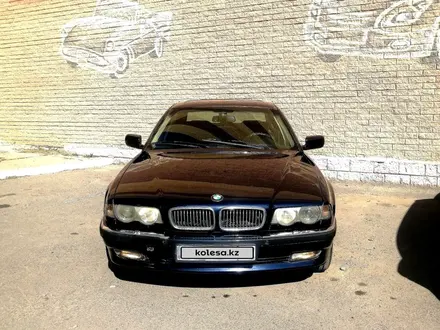 BMW 750 1996 года за 5 000 000 тг. в Астана