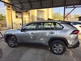 Toyota RAV4 2022 года за 18 000 000 тг. в Шымкент – фото 4