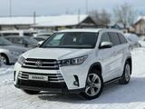 Toyota Highlander 2017 годаfor14 800 000 тг. в Актобе