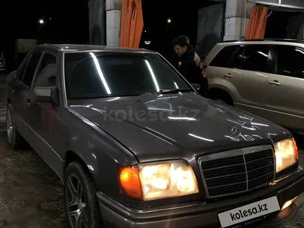 Mercedes-Benz E 320 1994 года за 2 500 000 тг. в Шымкент