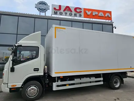 JAC  Фургон изотермический на шасси JAC-N90 2024 года за 22 200 000 тг. в Атырау – фото 11