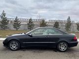 Mercedes-Benz CLK 320 2003 годаfor4 500 000 тг. в Петропавловск – фото 3