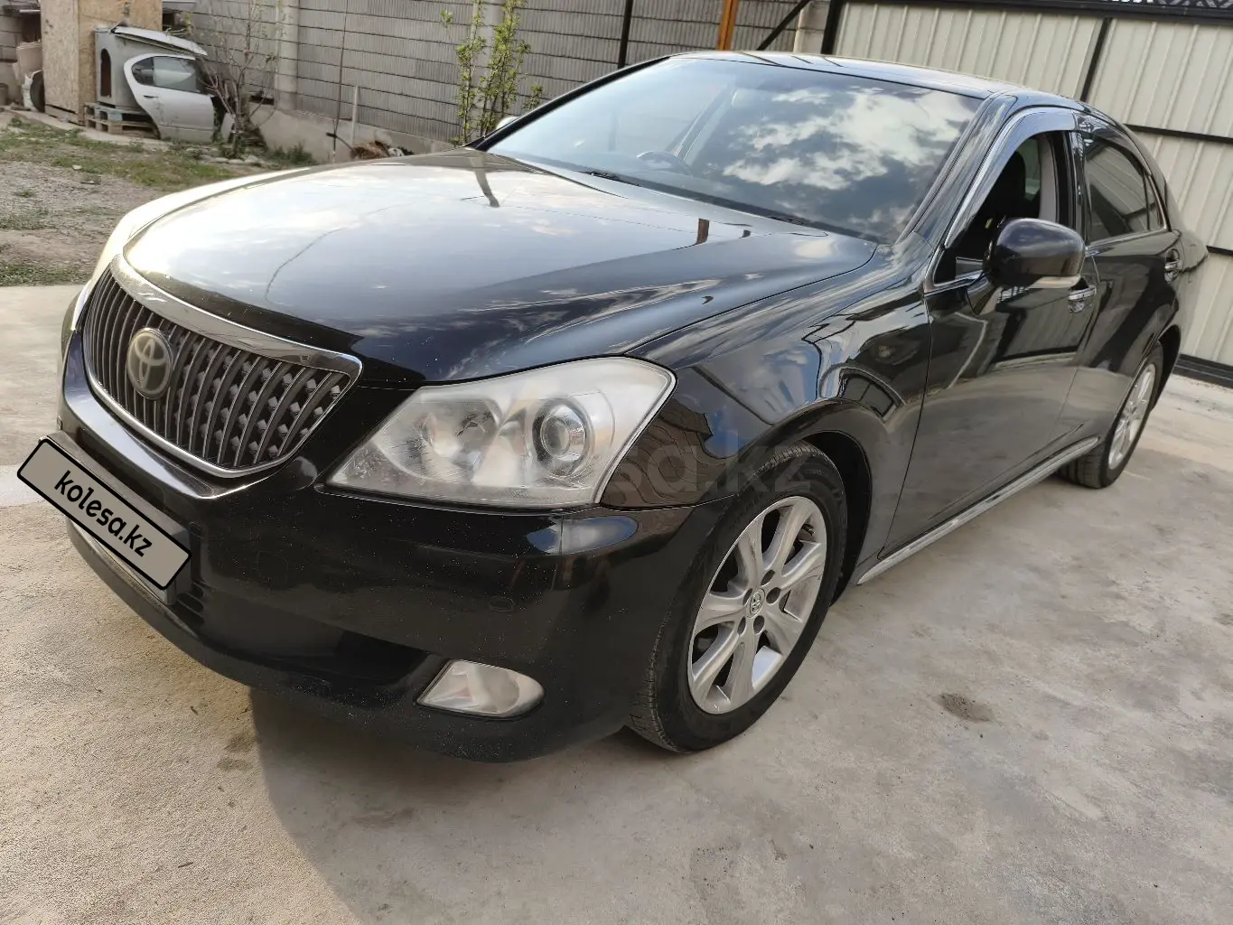 Toyota Crown Majesta, 2011
