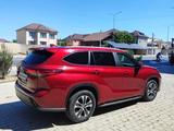 Toyota Highlander 2023 годаүшін21 600 000 тг. в Актау – фото 3