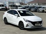 Hyundai Accent 2021 года за 7 500 000 тг. в Атырау – фото 2