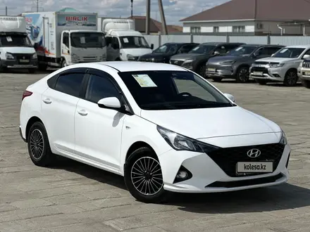 Hyundai Accent 2021 года за 7 500 000 тг. в Атырау – фото 2