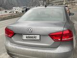 Volkswagen Passat 2011 года за 4 000 000 тг. в Актобе – фото 2